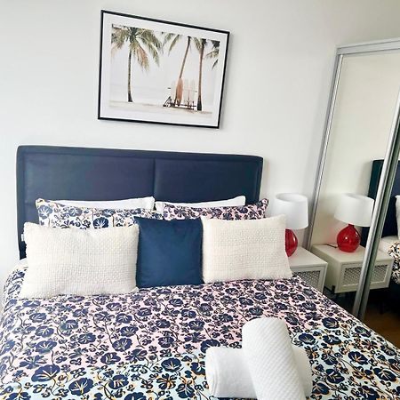 Spacious Urban Gem Apartment With Parking Bracknell Kültér fotó